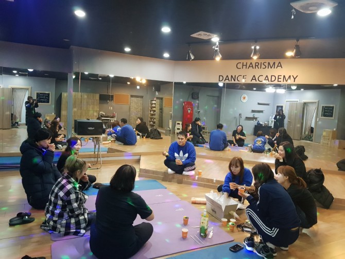 수업을  마치고  법동으로  고고